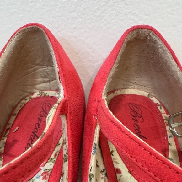 Bordello Women's Vibrant pink T-Strap Heels - Picture 2 of 10